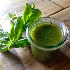 A picture of Pistou Basil Sauce.