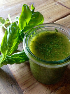 A picture of Pistou Basil Sauce.