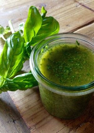 A picture of Pistou Basil Sauce.