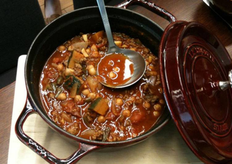 Homemade Chili with Kidney Beans &amp; Beef