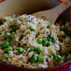 A picture of Brown Rice with Green Peas.