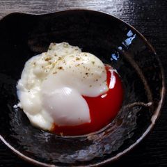 Onsen Tamago (Japanese-style "Poached" Eggs) A picture of Onsen Tamago (Japanese-style "Poached" Eggs).