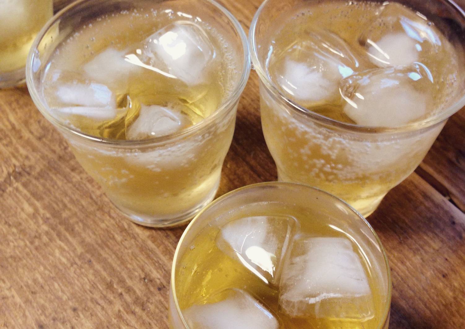 Apfelschorle (German Apple Juice Spritzer) Recipe by Felice Cookpad