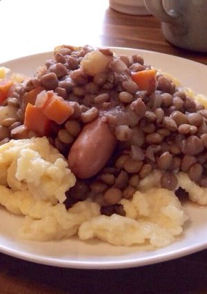 A picture of German Lentil Stew with Spätzle Noodles (Linsen mit Spätzle).