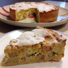 A picture of German Rhubarb Cake (Rhabarberkuchen).