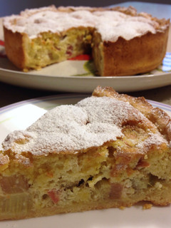 A picture of German Rhubarb Cake (Rhabarberkuchen).