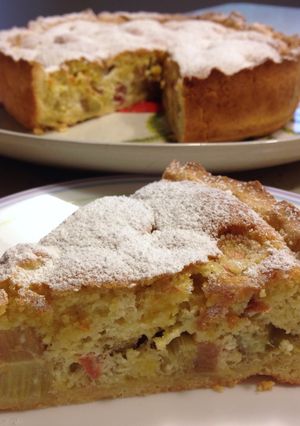 A picture of German Rhubarb Cake (Rhabarberkuchen).