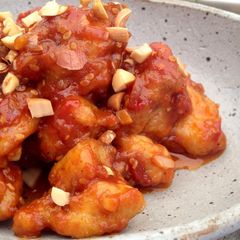 A picture of Korean Yang-nyeom Chicken.
