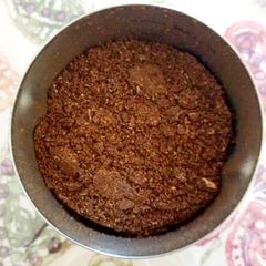 A picture of Garam masala (with aniseed).