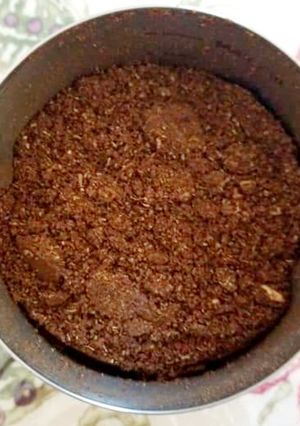 A picture of Garam masala (with aniseed).