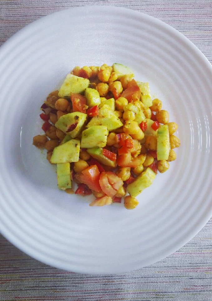 Una foto de Ensalada con garbanzos especiados