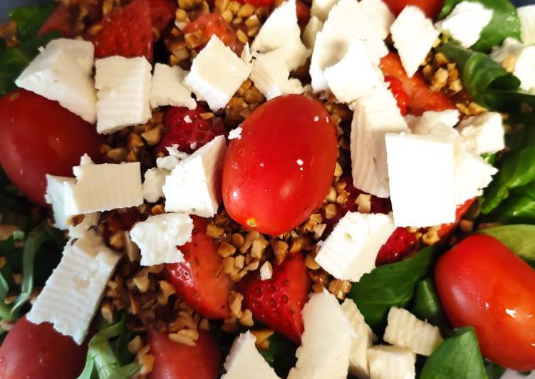 Ensalada de fresas y almendra tostada