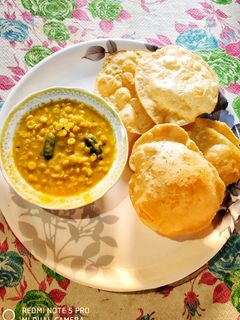 লুচি ও ছোলার ডাল (Luchi O Chholar Dal,, Recipe in Bengali) রেসিপির প্রধান ছবি