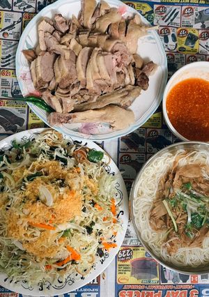 Hình của món Bún măng vịt + trộn gỏi.