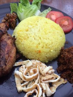 Foto resep Nasi Kuning ricecooker