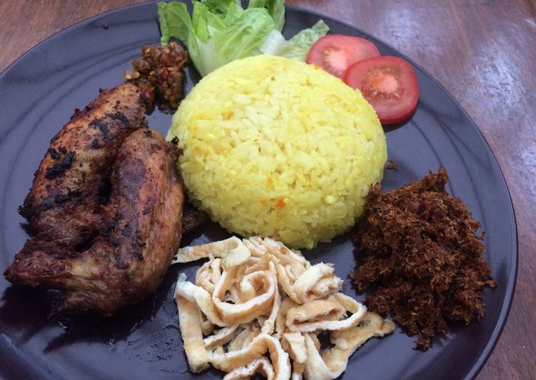 Resep Nasi Kuning ricecooker oleh Aldilia Wyasti Pratama 