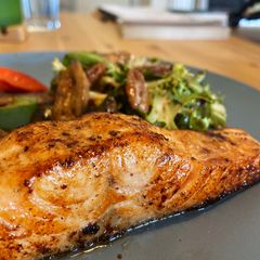 A picture of Pan fried salmon 🐟.