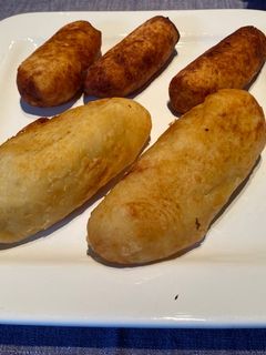 Una foto de Papas rellenas con pino y queso 😍#Stilepiretta