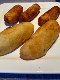 Una foto de Papas rellenas con pino y queso 😍#Stilepiretta