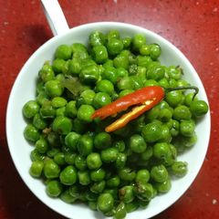 A picture of Green peas for snacks.