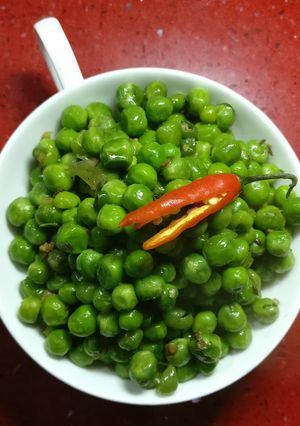 A picture of Green peas for snacks.