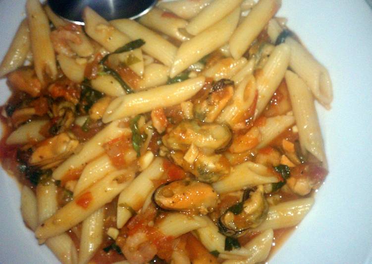 Recipe of Appetizing Seafood pasta in Vodka Sauce