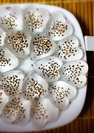 Hình của món Thạch rau câu với hạt chia.