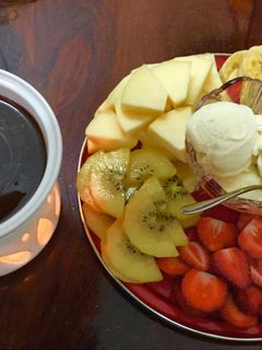 Hình của món Lẩu kem chocolate trái cây tươi.