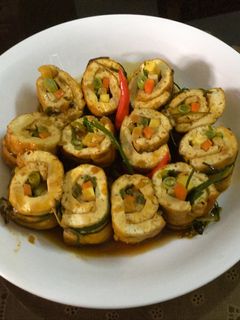 Hình của món Cuốn đậu hũ kho gừng.