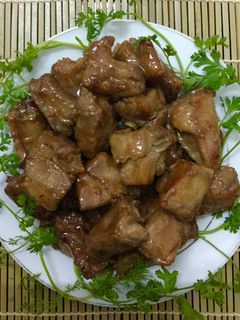 Hình của món Sườn non rim.