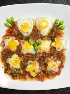 Hình của món Trứng cút hai da sốt cà.