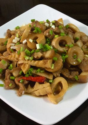 Hình của món Măng kho thịt.