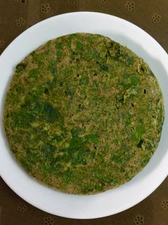 Hình của món Trứng gà và Ngải cứu.