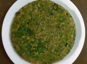 Hình của món Trứng gà và Ngải cứu.