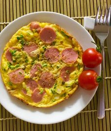 bơ thực vật và xuc xich