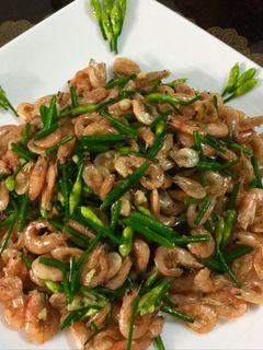 Hình của món Tép xào bông hẹ.