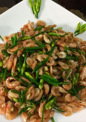 Hình của món Tép xào bông hẹ.