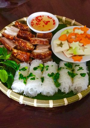 A picture of Banh Hoi with Crispy Pork Belly.