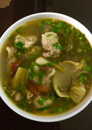 Hình của món Dưa cải nấu gân bò.