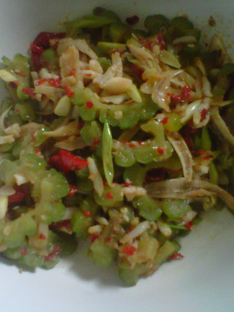 Bagaimana Membuat Pare Tumis Teri Pedas, Lezat