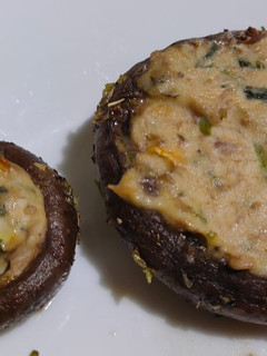 Una foto de Champiñones rellenos con atún y crema