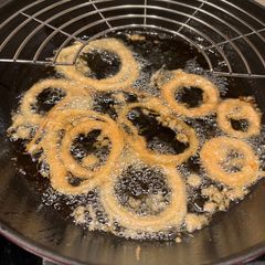 String onion rings A picture of String onion rings.