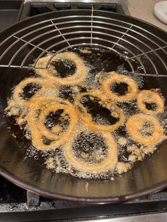 A picture of String onion rings.