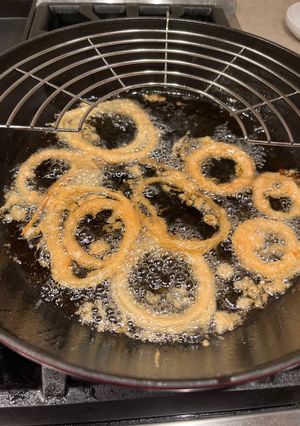 A picture of String onion rings.