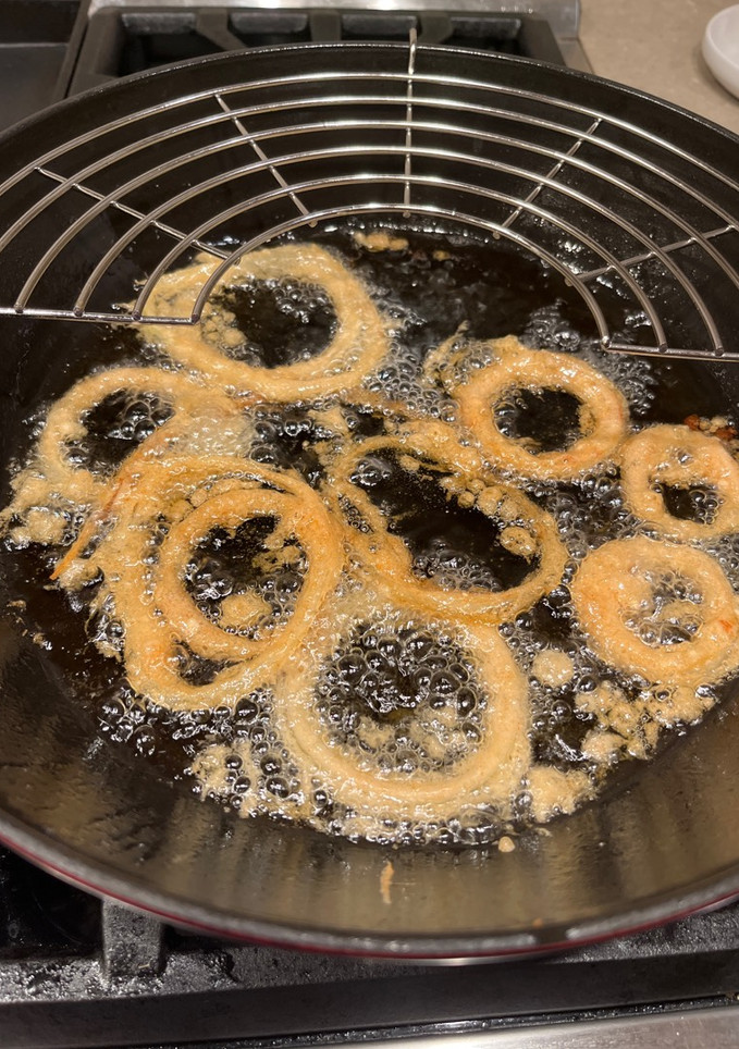 A picture of String onion rings.