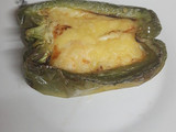Pimentón asado con huevo y queso en airfryer