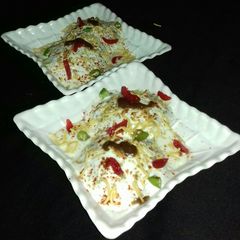 A picture of Ragi Idli cum dahi bhalla.