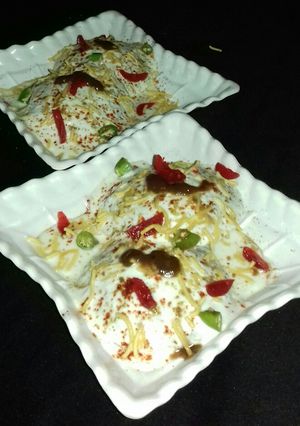 A picture of Ragi Idli cum dahi bhalla.
