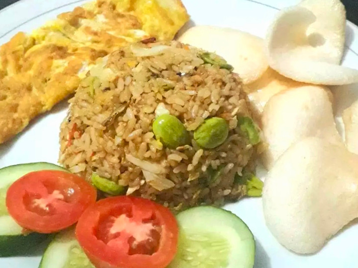 Ini dia! Bagaimana cara bikin Nasi Goreng Petai Teri dijamin nagih banget