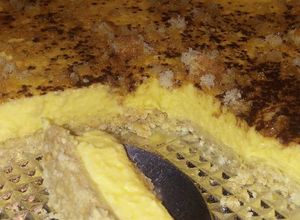 Una foto de Flan con una base de galletitas.